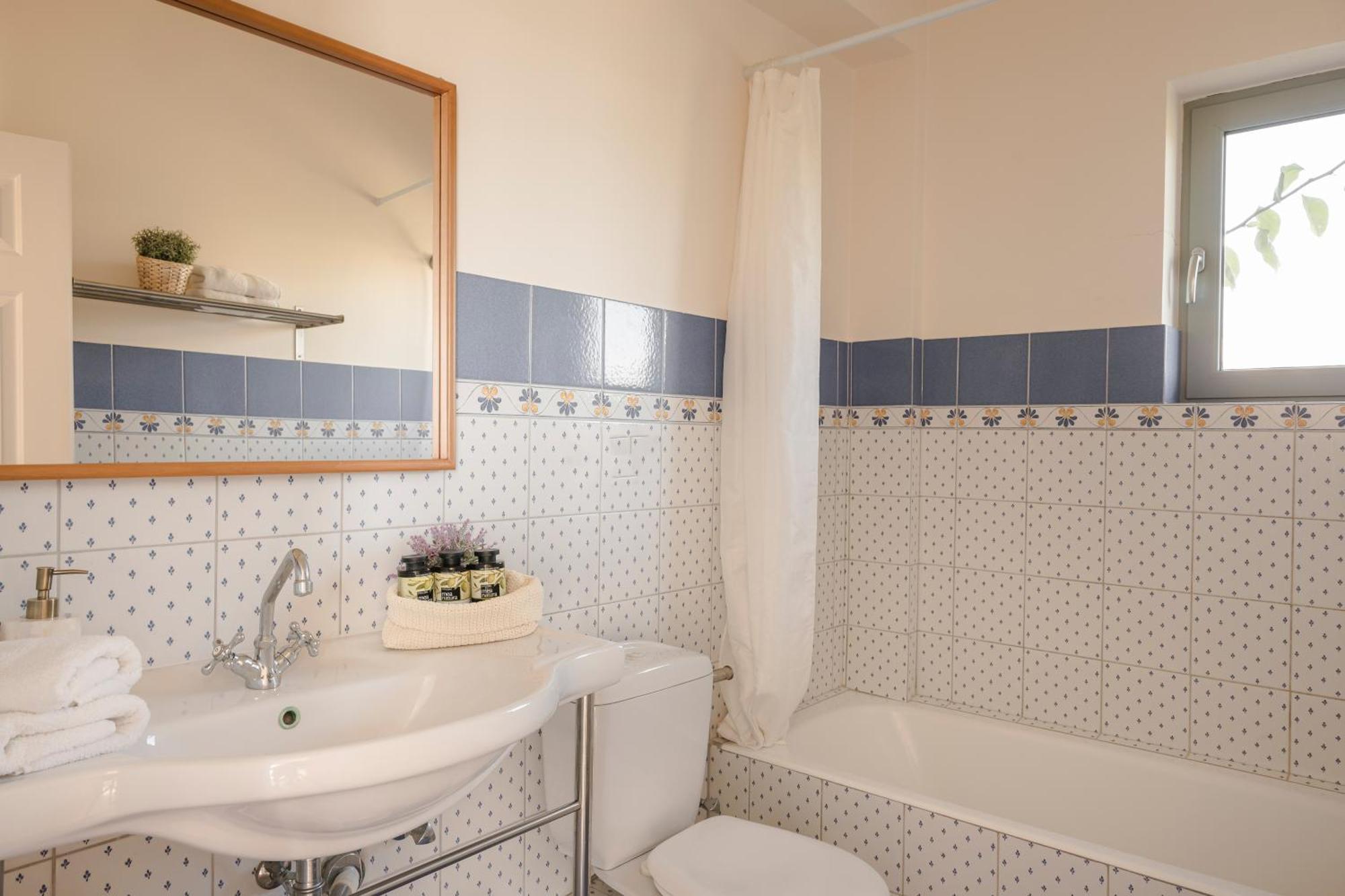 Livathos  Absolute Villa By Stylish Stays מראה חיצוני תמונה